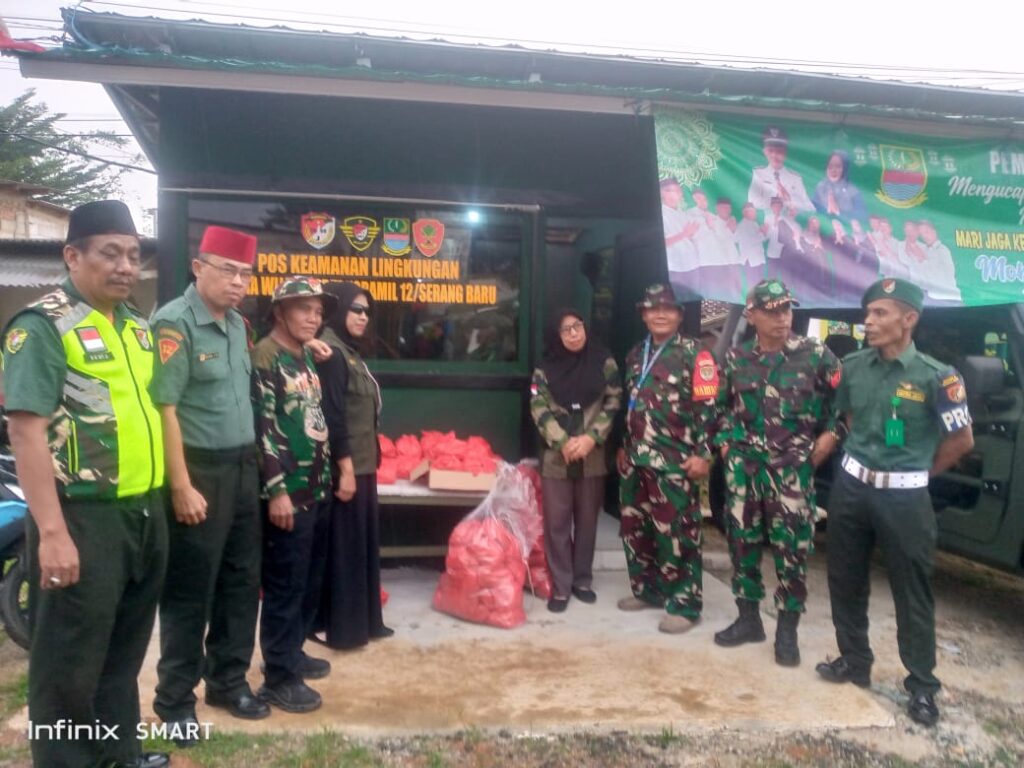 DANDIM 0509/KAB BKS PIMPIN SERBUAN TERITORIAL PEMBAGIAN TAKJIL DI SERANG BARU
