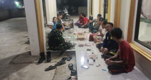 Babinsa Bangun Sistem Keamanan Lingkungan Bersama Warga Desa Jayamulya